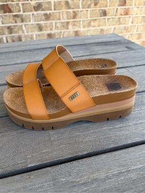 Women's Reef Cushion Vista Higher Sandals, Size 8 Natural 2.5” Heel